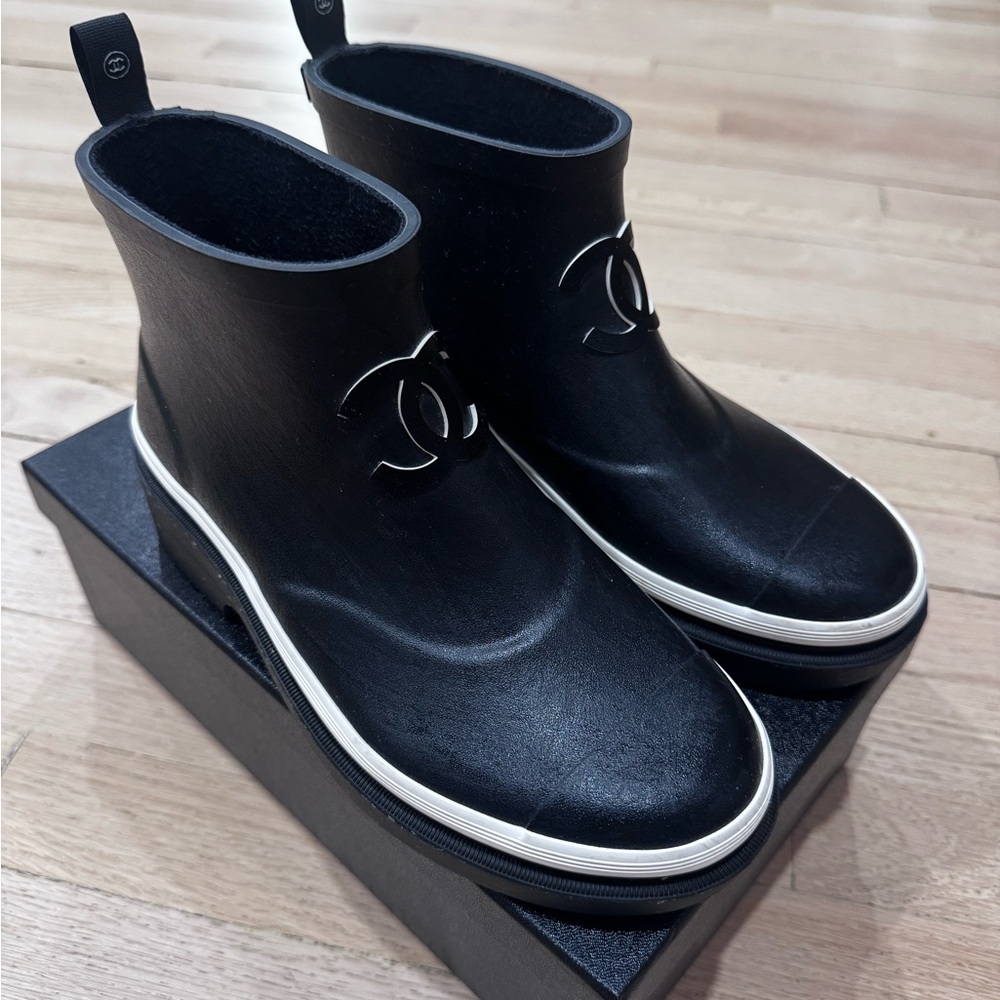 Chanel Logo Rain Booties - Picture 7 of 13